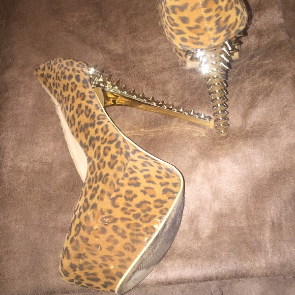 Cheetah Print Heels 🐆. - Picture 2 of 3